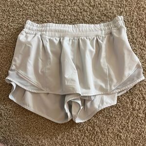 Lululemon hotty hot shorts LR 2.5 in ocean air size 8